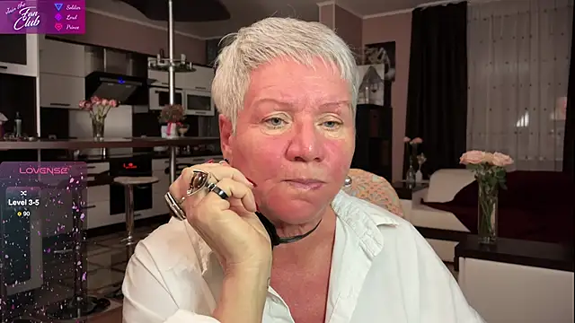 Snapshot of roxana_brooks chatting on 03-06-25, 04:38 roxana brooks online show from 03-06-25, 04:38