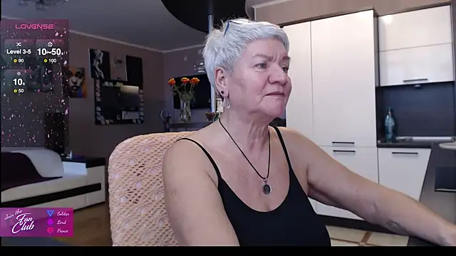 Snapshot of roxana_brooks chatting on 10-25-25, 10:23 roxana brooks online show from 10-25-25, 10:23