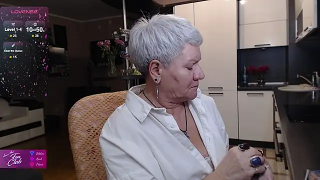 roxana brooks online show from 11-18-25, 02:43