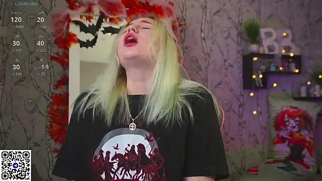 Moon Valkyrie online show from 10-28-25, 09:02