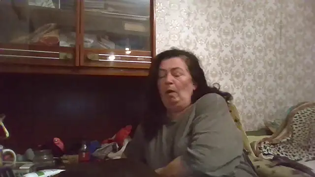 GypsiQueen2 online show from 10-23-25, 04:39