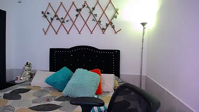 naughty girl 4u online show from 10-30-25, 03:46