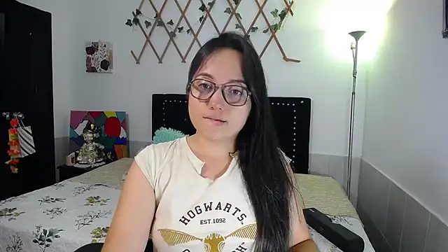 Snapshot of naughty_girl_4u chatting on 05-18-26, 06:36 naughty girl 4u online show from 05-18-26, 06:36