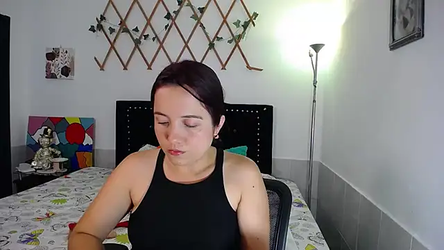 Snapshot of naughty_girl_4u chatting on 06-17-26, 09:38 naughty girl 4u online show from 06-17-26, 09:38