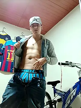 Triplex Coolness online show from 09-18-25, 06:15