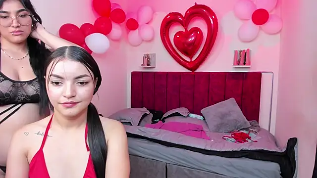 Snapshot of Afrodita-hott chatting on 02-15-25, 06:23 Afrodita-hott online show from 02-15-25, 06:23