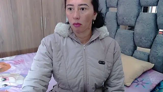 sara hott 1 online show from 02-12-25, 12:33