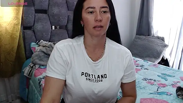 sara hott 1 online show from 10-16-25, 02:51