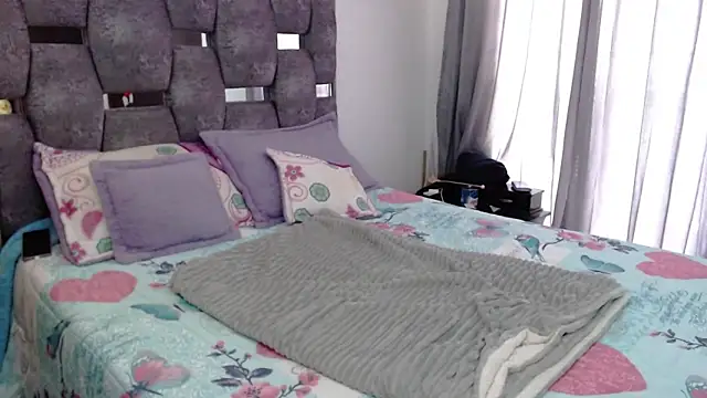 sara hott 1 online show from 11-24-25, 01:22