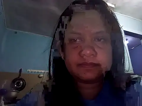 Snapshot of Honeybun25 chatting on 10-20-25, 01:44 Honeybun25 online show from 10-20-25, 01:44