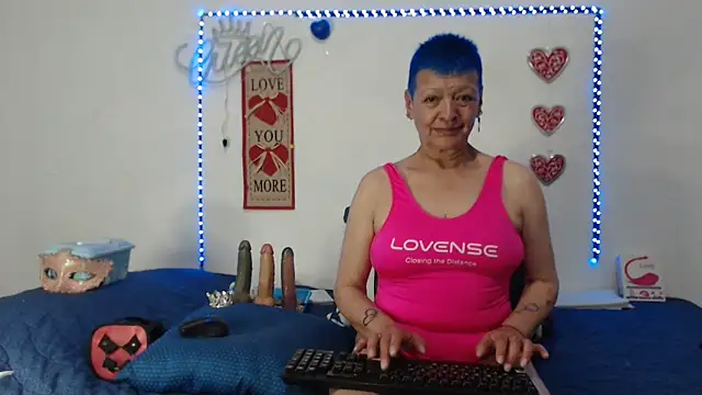 Snapshot of loquitaqueen011 chatting on 02-09-25, 12:17 loquitaqueen011 online show from 02-09-25, 12:17