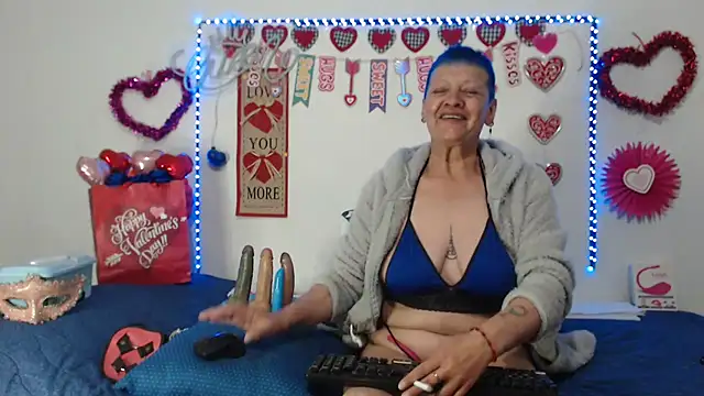 Snapshot of loquitaqueen011 chatting on 02-10-25, 08:42 loquitaqueen011 online show from 02-10-25, 08:42