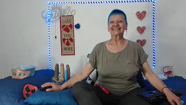 Snapshot of loquitaqueen011 chatting on 03-08-25, 08:57 loquitaqueen011 online show from 03-08-25, 08:57