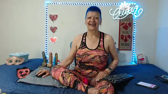 Snapshot of loquitaqueen011 chatting on 09-21-25, 04:41 loquitaqueen011 online show from 09-21-25, 04:41