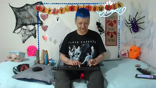 Snapshot of loquitaqueen011 chatting on 10-13-25, 08:53 loquitaqueen011 online show from 10-13-25, 08:53