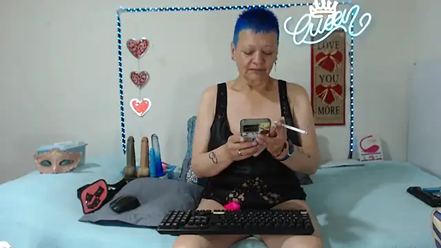 Snapshot of loquitaqueen011 chatting on 11-23-25, 01:44 loquitaqueen011 online show from 11-23-25, 01:44