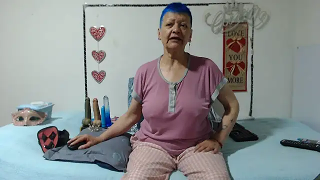 Snapshot of loquitaqueen011 chatting on 11-26-25, 02:40 loquitaqueen011 online show from 11-26-25, 02:40