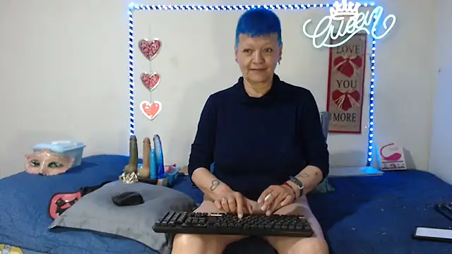 loquitaqueen011 online show from 05-07-26, 04:56