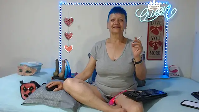 loquitaqueen011 online show from 05-13-26, 10:38