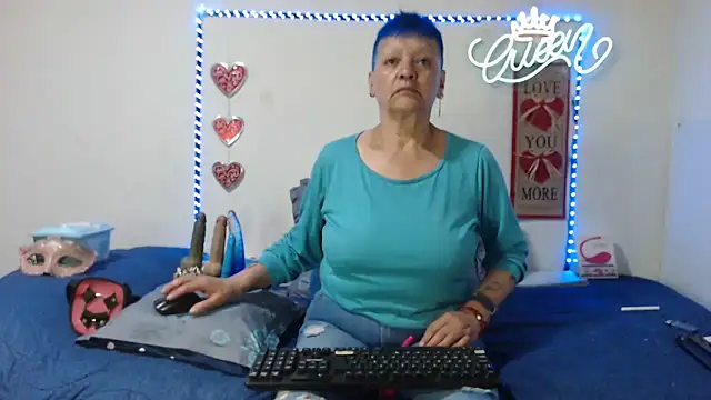 loquitaqueen011 online show from 05-19-26, 09:43