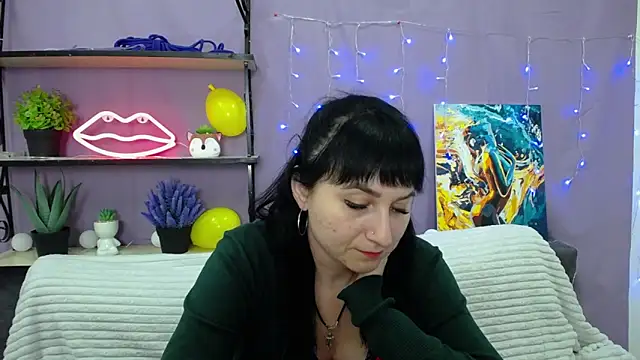 NinaFlawlees online show from 01-21-25, 10:30