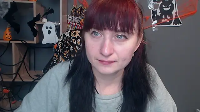 NinaFlawlees online show from 10-20-25, 12:05