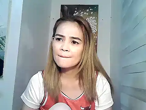 Snapshot of Kisses-13 chatting on 02-02-25, 02:02 Kisses-13 online show from 02-02-25, 02:02