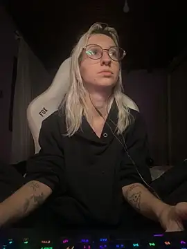 bunnydark00 online show from 09-28-25, 12:05