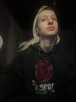 bunnydark00 online show from 10-01-25, 01:11