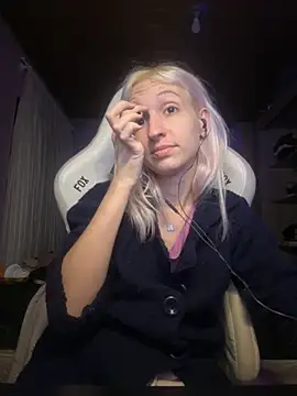 bunnydark00 online show from 10-21-25, 01:06