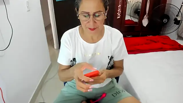 jademartin  online show from 03-17-25, 08:40