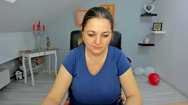 LollaGirl online show from 02-22-25, 04:07