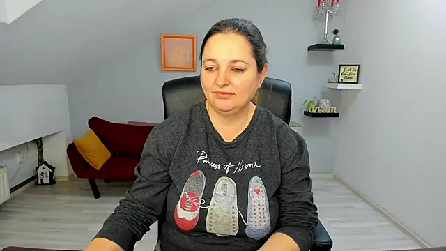 Snapshot of LollaGirl chatting on 01-19-26, 04:27 LollaGirl online show from 01-19-26, 04:27