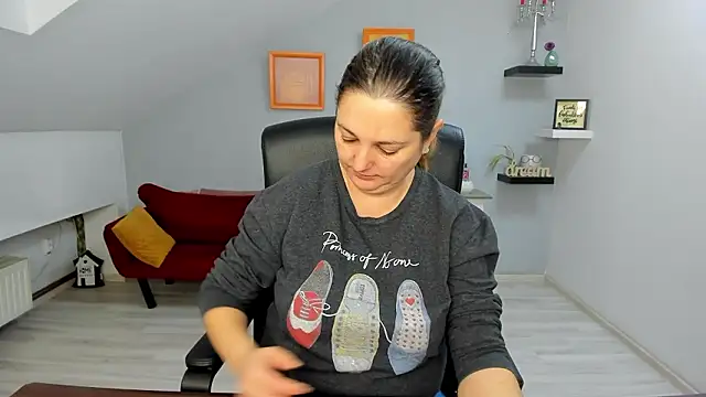 Snapshot of LollaGirl chatting on 02-03-26, 04:10 LollaGirl online show from 02-03-26, 04:10