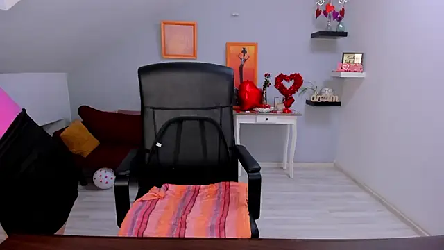 Snapshot of LollaGirl chatting on 02-17-26, 04:20 LollaGirl online show from 02-17-26, 04:20