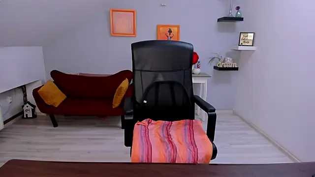 Snapshot of LollaGirl chatting on 02-18-26, 04:19 LollaGirl online show from 02-18-26, 04:19