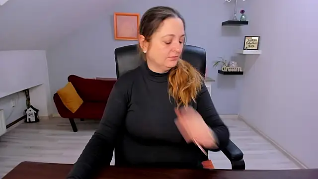 Snapshot of LollaGirl chatting on 02-26-26, 04:11 LollaGirl online show from 02-26-26, 04:11