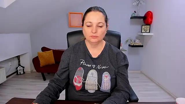 Snapshot of LollaGirl chatting on 03-04-26, 04:07 LollaGirl online show from 03-04-26, 04:07