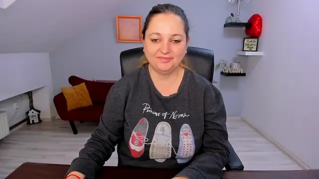 Snapshot of LollaGirl chatting on 03-06-26, 04:20 LollaGirl online show from 03-06-26, 04:20