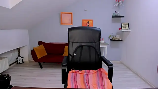 LollaGirl online show from 04-20-26, 03:20