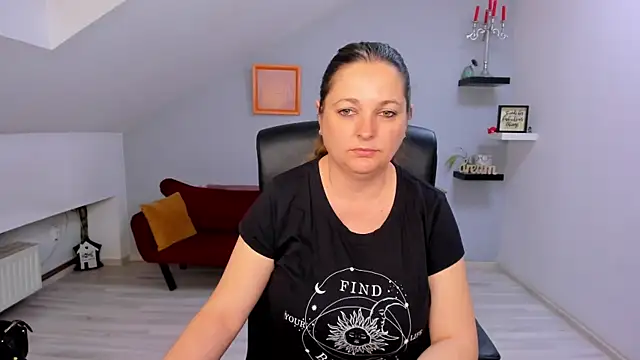 LollaGirl online show from 04-21-26, 03:24