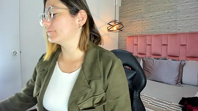 SarahDeyvis online show from 10-22-25, 01:33