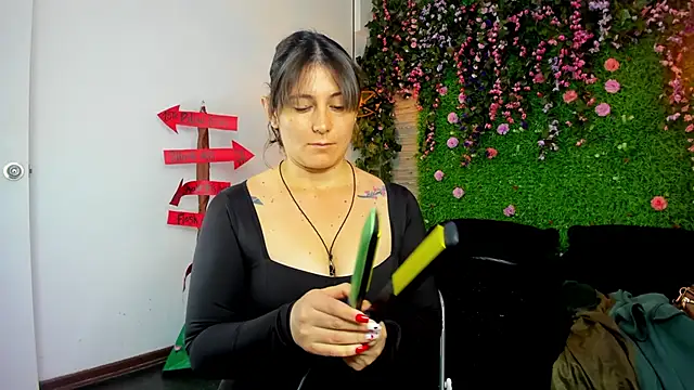 SarahDeyvis online show from 11-04-25, 01:32