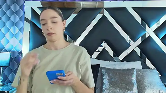 victoriaa lee  online show from 01-28-25, 09:08