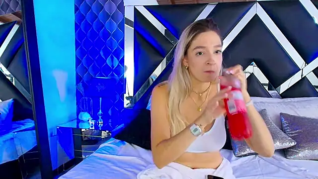 victoriaa lee  online show from 03-05-25, 12:27