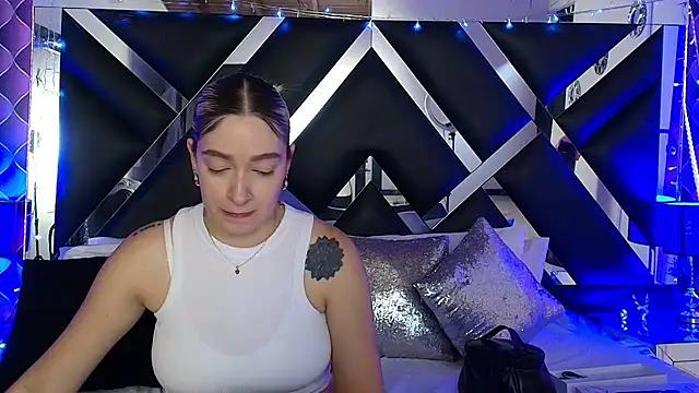 Snapshot of victoriaa_lee_ chatting on 05-11-26, 07:11 victoriaa lee online show from 05-11-26, 07:11