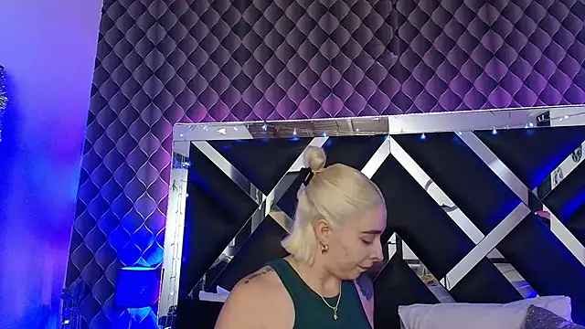 victoriaa lee  online show from 07-02-26, 07:20