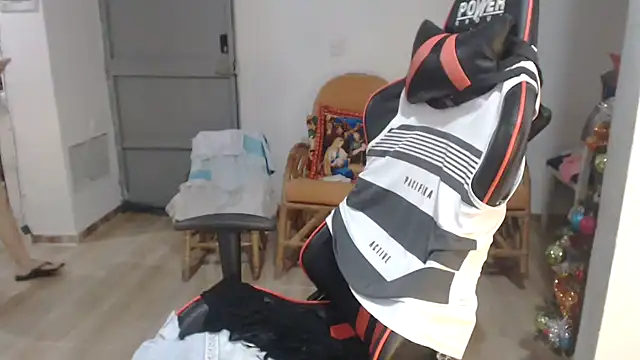 Valentina lara01 online show from 12-11-24, 05:53