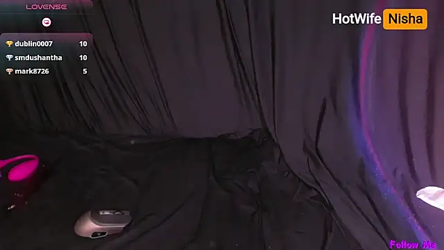 Snapshot of HotWifeNisha chatting on 10-05-25, 01:04 HotWifeNisha online show from 10-05-25, 01:04