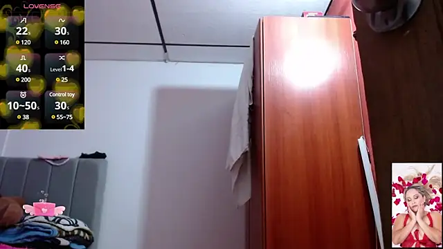 Snapshot of WANDAFOXX1 chatting on 02-13-25, 10:43 WANDAFOXX1 online show from 02-13-25, 10:43